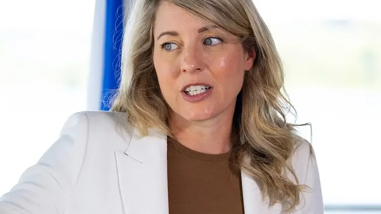 Mélanie Joly 2
